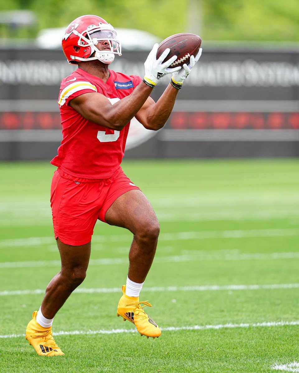 TeamJuJu's tweet photo. Honored that the @Chiefs are giving me an opportunity 🙏🏾 Doing what I can to get us to our goal 🤟🏾🔥 #ChiefsKingdom https://t.co/mj8jBhN6Pr