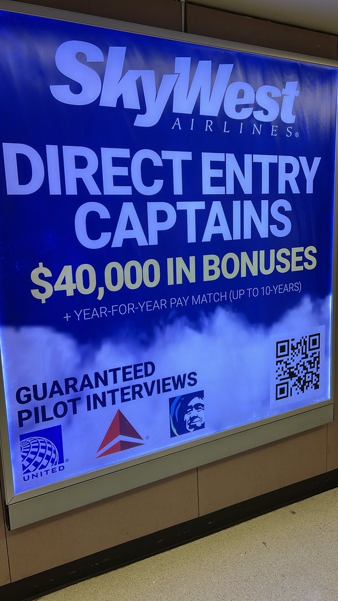 davesmodel3's tweet photo. ✈️ In search of pilots. A real thing. https://t.co/M4apqdf7v7