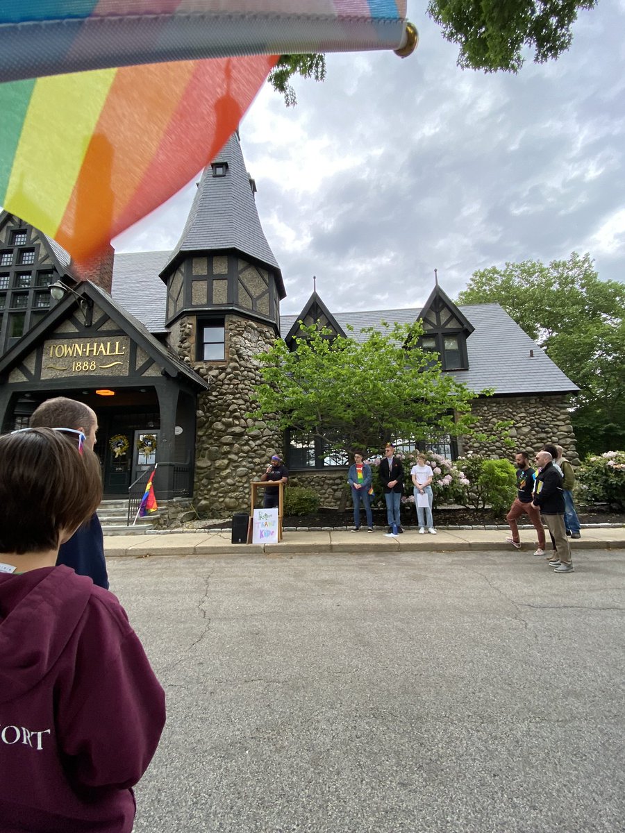 rebeccataub's tweet photo. We had a fun time at the first PRIDE flag raising event co-sponsored by @deicommittee #pridemonth2022 #LGBTQIA #DEI #barringtonri https://t.co/Gvj0LfZb3c