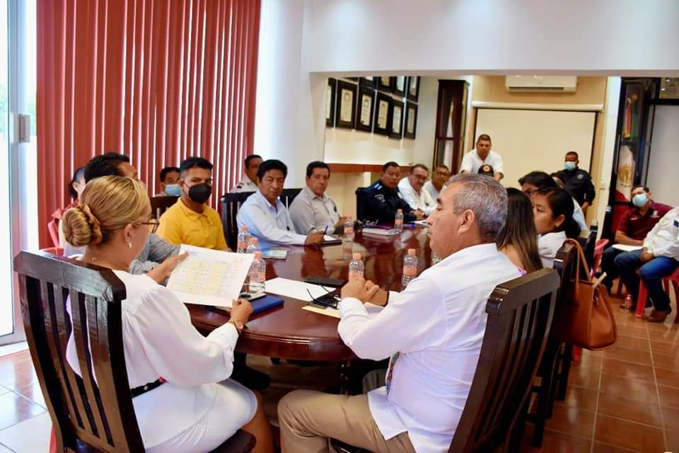 HCentla's tweet photo. La Presidente Municipal Lluvia Salas López encabezó la Sesión del Consejo de Protección Civil Municipal donde se presentó los alcances de la coordinación interinstitucional para afrontar con oportunidad cualquier tipo de emergencia que pudiese derivarse de eventos meteorológicos. https://t.co/eg1BmL3Fxo