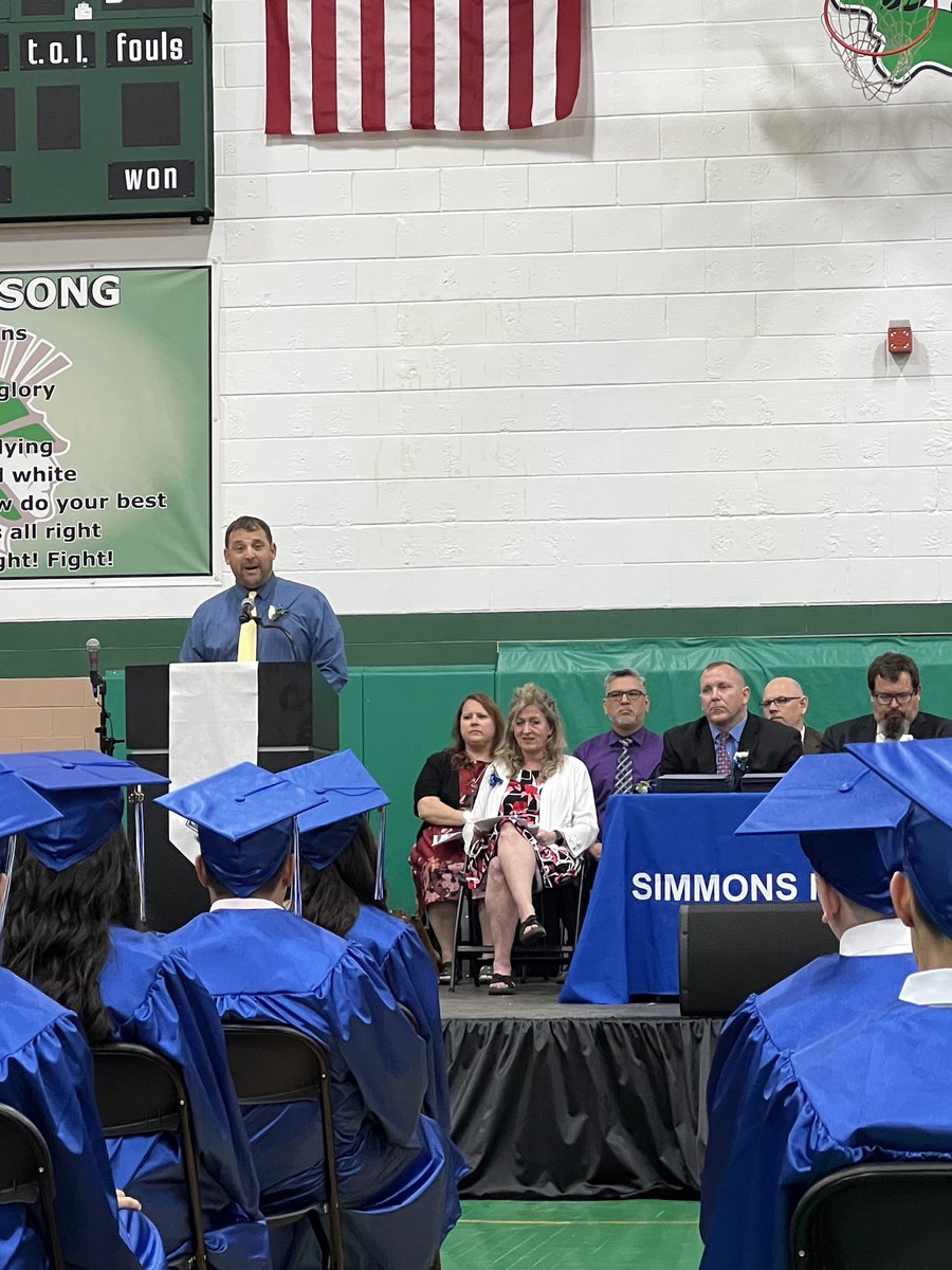 Flood1Tracy's tweet photo. Congratulations to the Simmons @Simmonsknights1 Middle School Class of 2022 🎓🎓 https://t.co/4gyiB4StVD