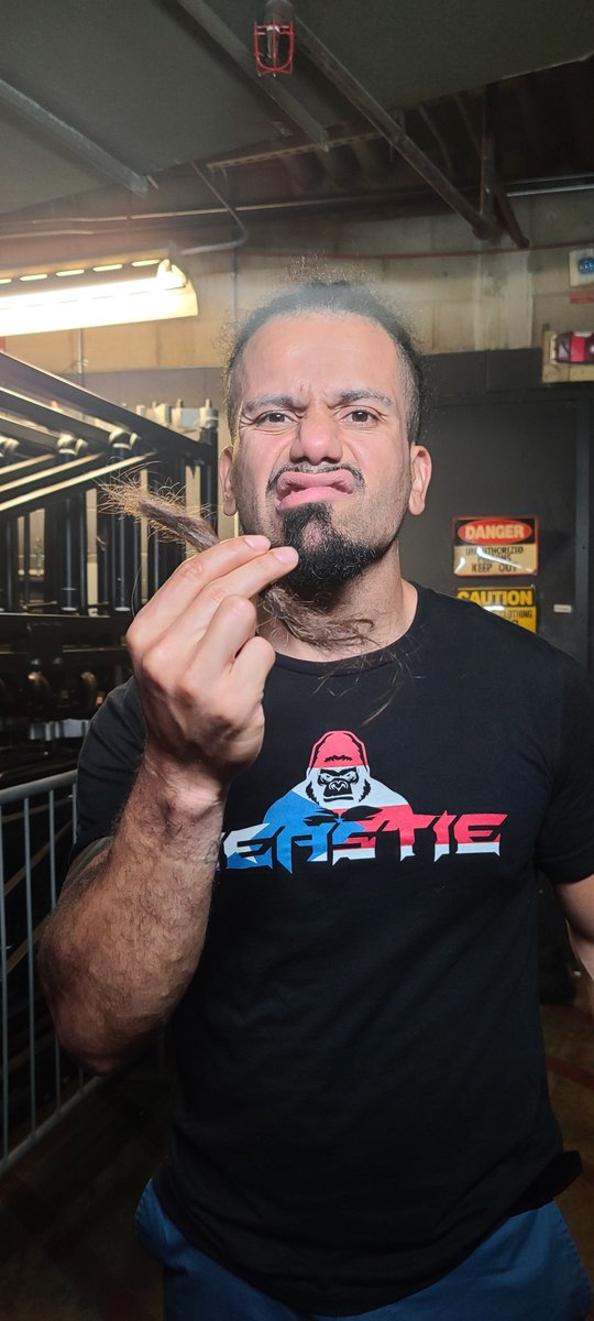 Ortiz_Powerful's tweet image. How much do you think I can get for a loc of @IAmJericho hair?