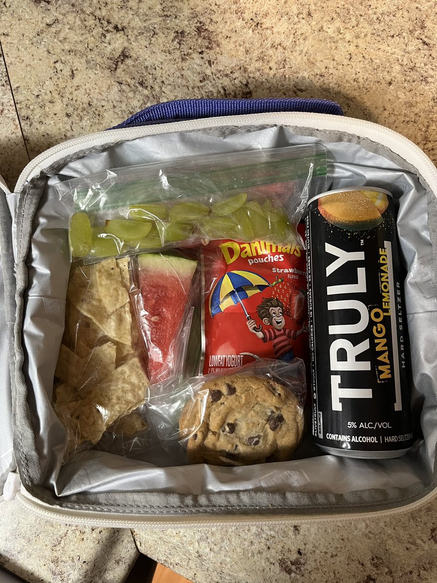 kmdonnn's tweet photo. as mom, it’s important to me that when I send my kid to school with grapes, they’re cut as small as possible. i can’t imagine sending her to daycare with something so dangerous ♥️ https://t.co/Gp5rJex743