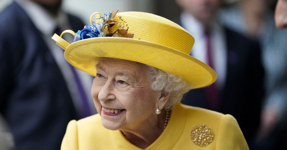 Queen Elizabeth offers thanks as Platinum Jubilee celebrations begin reut.rs/38EUtMD