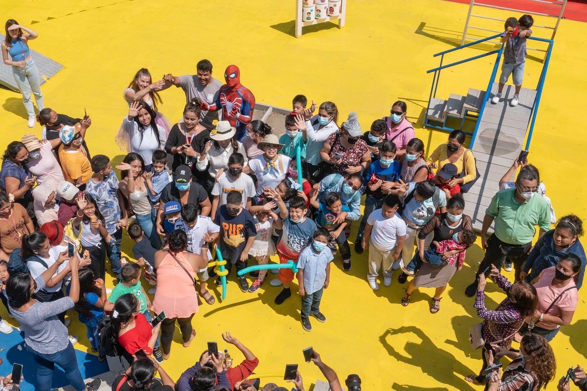 ¡Celebramos el #DíaDelNiño con el retorno a las terapias presenciales en @GuayasIntegra! 😍 Tras dos años de pandemia donde las niñas y niños recibieron terapias de forma virtual, hoy cientos de beneficiarios vuelven a su segundo hogar lleno de color, juegos y cálida atención.