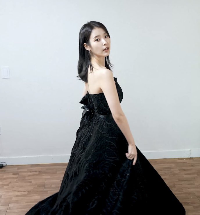iuIooks's tweet photo. cannes try-on look book! https://t.co/zBnixu93Ea