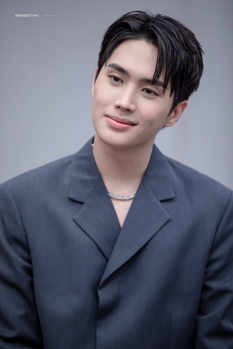 Innfinityy88's tweet photo. [HQ] 220529 ถ้าโดนมอง และยิ้มแบบนี้ฉันตุยแน่ 😱😭

@innsarin 
#innsarin #inpitar 
#CongratsInnJob https://t.co/5nsNLEvqgj