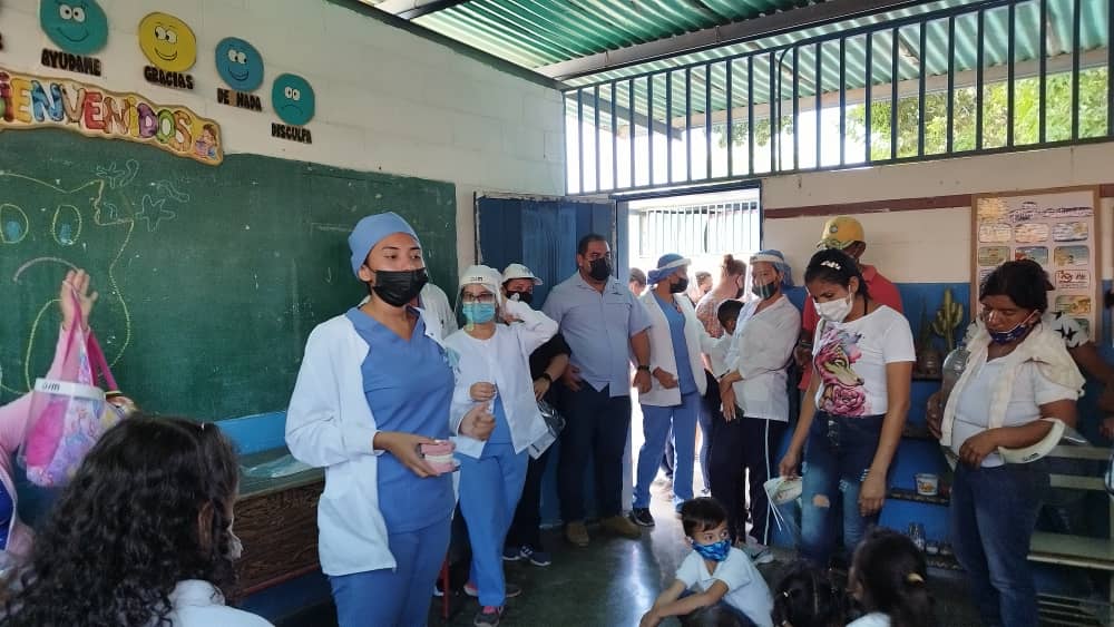 UNELMLK_Oficial's tweet photo. 📢En la Ruta de Protección Escolar el equipo de nuestra casa de estudios ofreció consulta a 46 pacientes en el área de Psicología, mientras que en Odontología fueron 146, Fisioterapia 63 personas atendidas y finalmente en el campo jurídico se presentaron 08 casos.
@NicolasMaduro https://t.co/2HGHxym8VM