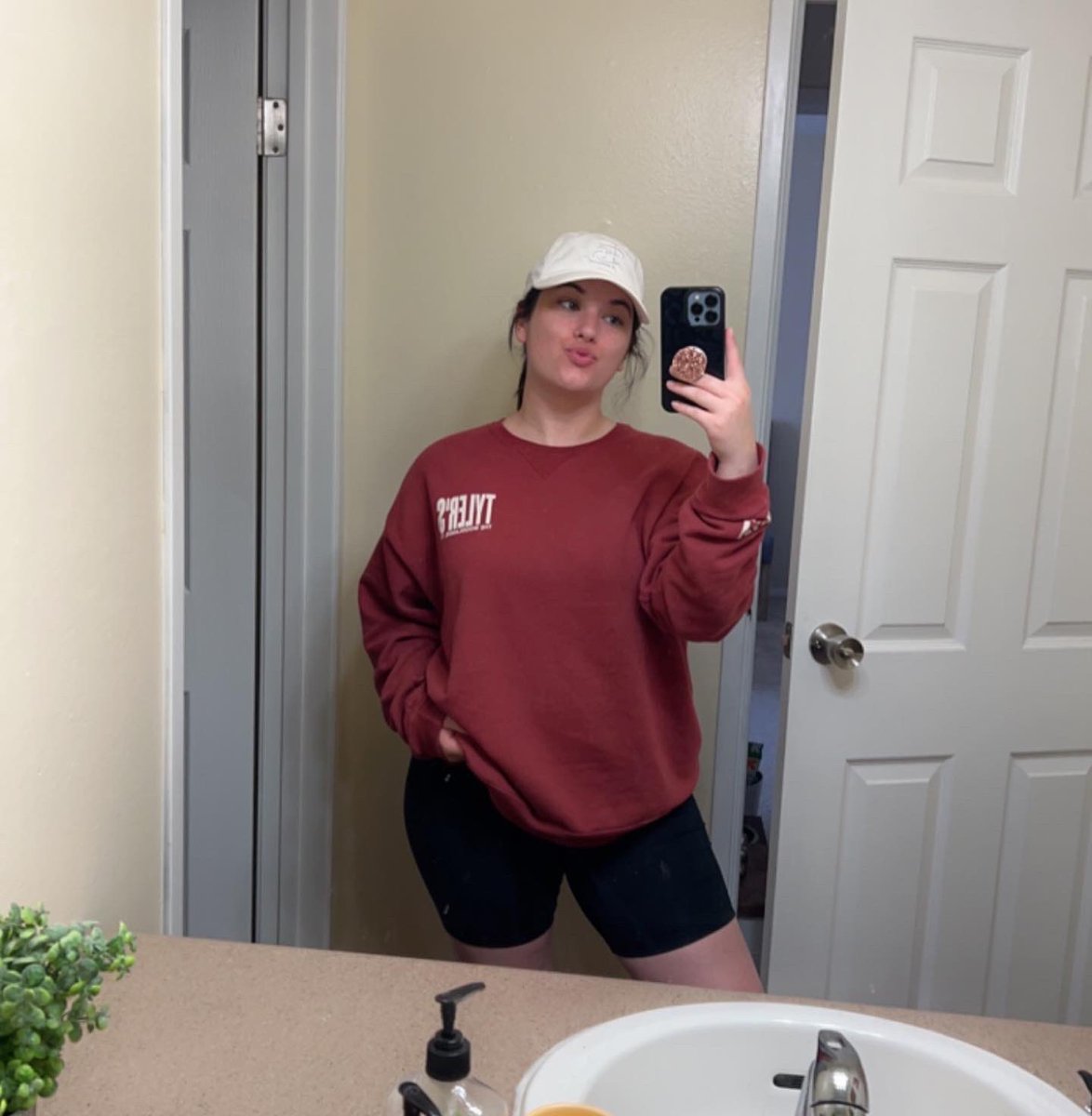 Hannah 🖤 (@hannahholderman) on Twitter photo 
