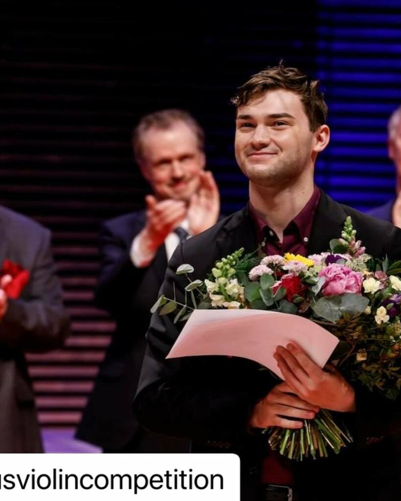 NathanMeltzer's tweet photo. Being a part of the XII @sibeliusviolincompetition was an absolute honor and an incredible journey. Thank you to my incredible teachers, Li Lin and Itzhak Perlman, for encouraging me to push beyond what I thought was possible. Thank you to @rareviolinsof… https://t.co/TMk3tTfR9K https://t.co/qCUeHLWYMg