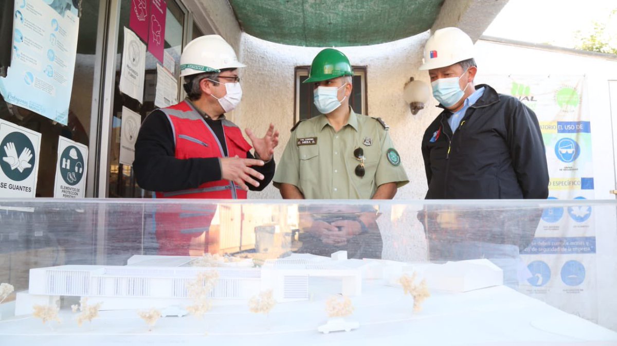 MOP_Atacama's tweet photo. 👷‍♀️☝🏻Seremi @guaita_mauricio, su Equipo Técnico y el Cte. de Carabineros Carlos Meza, inspeccionaron el avance d los trabajos d la nueva Subcomisaria #PedroLeónGallo en #Copiapó. Obra ejecutada x #ArquitecturaMOP q contribuirá a mejorar y potenciar la #SeguridadPública en #Atacama https://t.co/AiQz0ManJv