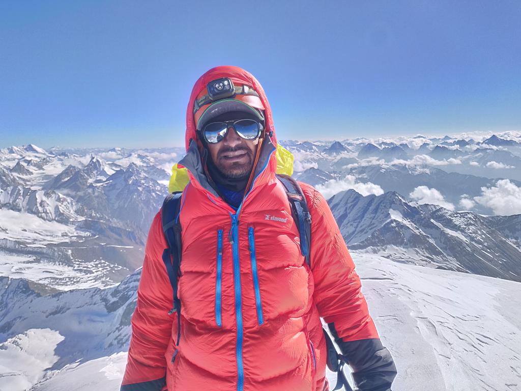 neeraj8848's tweet photo. Scaled Black Peak (Kala Naag, 6387m) as a leader of the 10 member team at 0730 AM-30th May. It is one of the technical peaks in Himalaya. Unassisted, Self supported, Pure climbing. Faced whiteouts, hidden crevasses, heavy winds with snowfall. Great learning.
TY everyone 🙏 https://t.co/Ec6vTc8iqb
