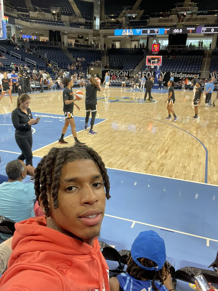 Yesterday I watched the Chicago Sky and Phoenix Mercury WarmUp. Couldn’t stay to watch the game unfortunately cause I had a performance,but while I was sitting I wanted to find a way I could support the WNBA as much as I can and I thought to start by saying. #FreeBrittneyGriner