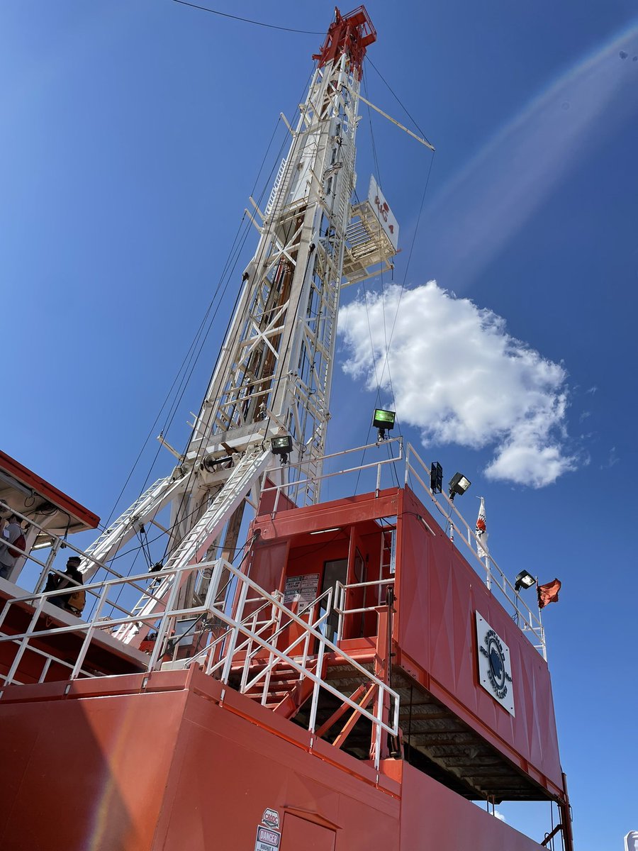 Thank you to the <a href="/skoilshow/">Saskatchewan Oil & Gas Show</a> for hosting us today along with <a href="/PremierScottMoe/">Scott Moe</a>
Shout-out to my old boss, mentor &amp; friend Ken Lee on being named a Legend along with peers like Vi Day, Ron Carson, Ray Frehlick &amp; Pierre Mondor.
Our government will always fight for this sector.