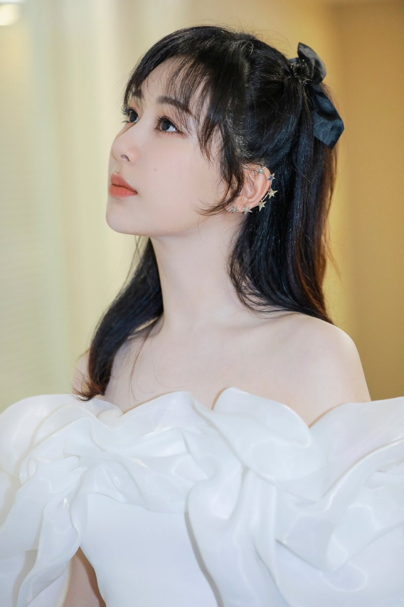midnightbliss01's tweet photo. 060122 #YangZi Origin Live Stream
#杨紫 https://t.co/Q8fKPUnXdn