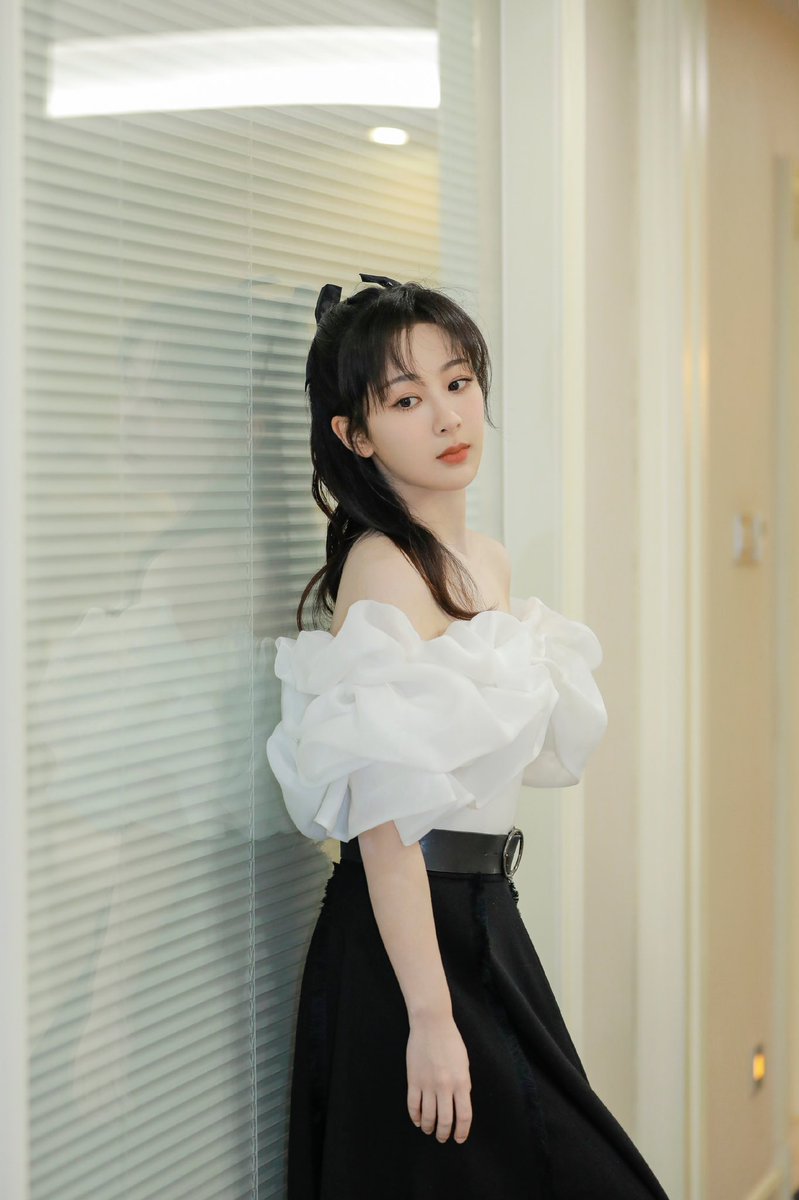 midnightbliss01's tweet photo. 060122 #YangZi Origin Live Stream
#杨紫 https://t.co/Q8fKPUnXdn