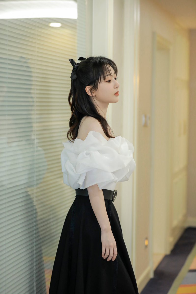 midnightbliss01's tweet photo. 060122 #YangZi Origin Live Stream
#杨紫 https://t.co/Q8fKPUnXdn