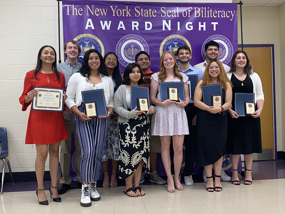 mslaurasays's tweet photo. The Seal of Biliteracy that our students have accomplished tonight acknowledges their hard work and determination to learn another language and become bilingual and biliterate in today’s global society.
#IslipPride #IslipRising #BOETrustee @HirjiRabia @IslipUFSD @DOHara_IslipSup https://t.co/hm9YsxL5O9
