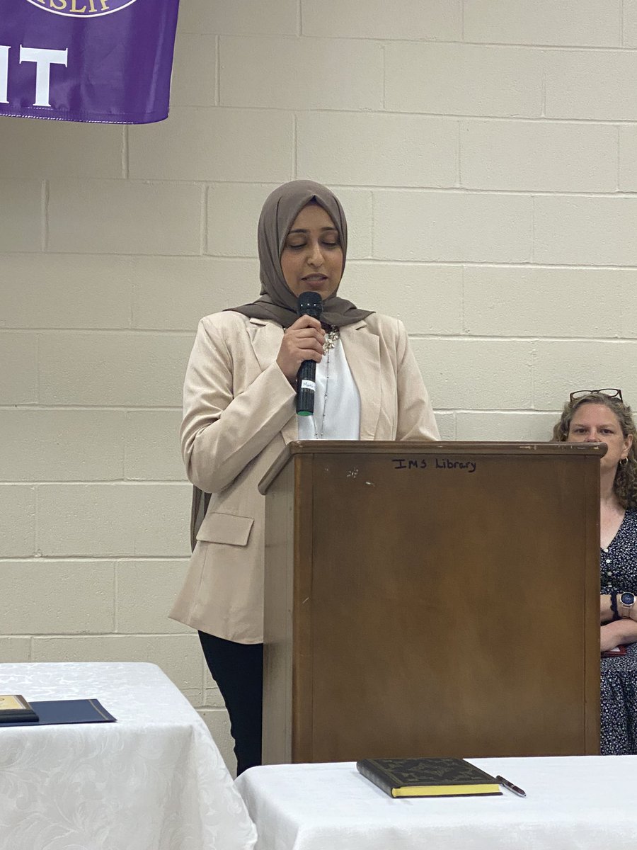 mslaurasays's tweet photo. The Seal of Biliteracy that our students have accomplished tonight acknowledges their hard work and determination to learn another language and become bilingual and biliterate in today’s global society.
#IslipPride #IslipRising #BOETrustee @HirjiRabia @IslipUFSD @DOHara_IslipSup https://t.co/hm9YsxL5O9