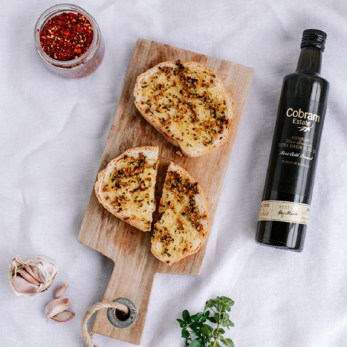We CLOVE this easy 5-ingredient recipe for Garlic, Chilli &amp; Oregano bread! Starring the unique delicate aromas of our Ultra Premium Hojiblanca Extra Virgin Olive Oil 🌿 

Get the recipe here: bit.ly/CobramEstate-G…

🎥 and recipe by instagram.com/johuczek