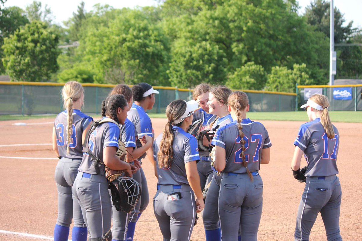 till next year… i love you guys always ❤️ shoutout to my seniors <a href="/Kaileigh_B37/">Kaileigh Brooks</a> <a href="/isabelrochemon1/">isabel rochemont</a> so proud of you guys, gonna miss you and good luck at the next level🤍 @GeneralsSb