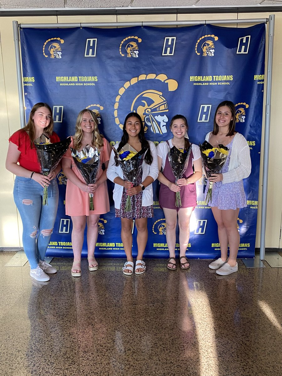 we_dontmakekeys's tweet photo. Huge thank you to our outgoing officers!! You all were great!😊 https://t.co/i2Vst9UEQn