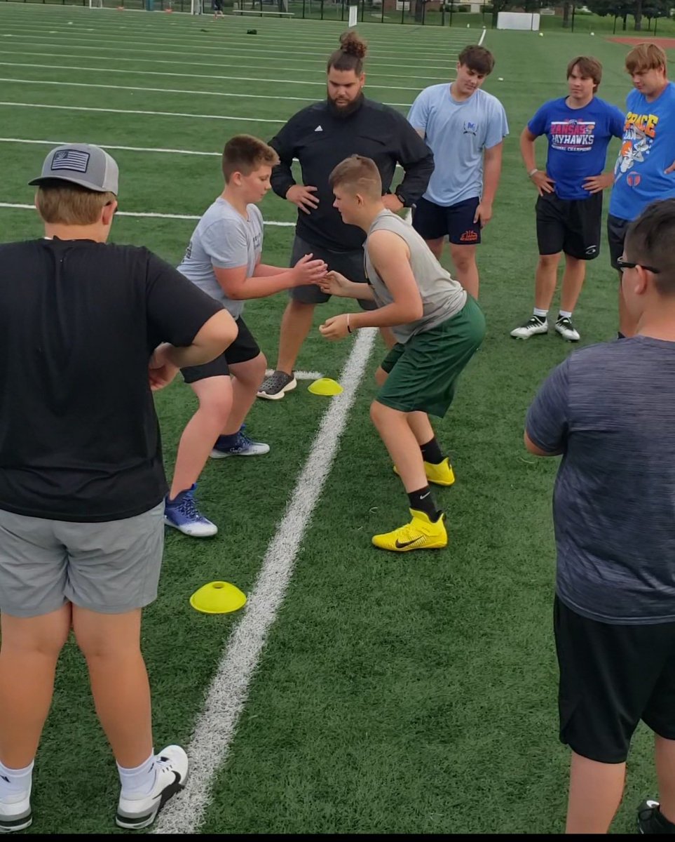 Matt_Savich's tweet photo. @KingstonSavich doubling up his OL/DL workouts tonight with @ChrisGomez54 and @EOE_KC as he continues his preparation for @SMSRaiderFB. 💯🏈 #AllGasNoBrakes #RepxRep #BetterThanYesterday #GetThisWork #FootWorkMatters #Trenches #LetsEat #BeatTheHandsBeatTheMan https://t.co/p4xHwv7uWO