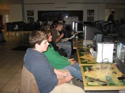 LEGIQN's tweet photo. 14 year old me was playing Halo 3 tournaments on a television with a VCR built-in. 😹

We all start somewhere. https://t.co/I6ZUPtmxpM