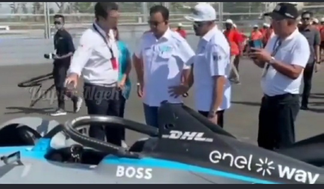 heppaheppi's tweet photo. @cinggaro @aniesbaswedan Cukup Meletakan tangan dipinggang saja sdh menunjukan bahwa orang ini tidak bisa didikte, berwibawa, serious, ...Asing akan berpikir 2x utk menjadikannya "boneka" https://t.co/z093ymEQOW