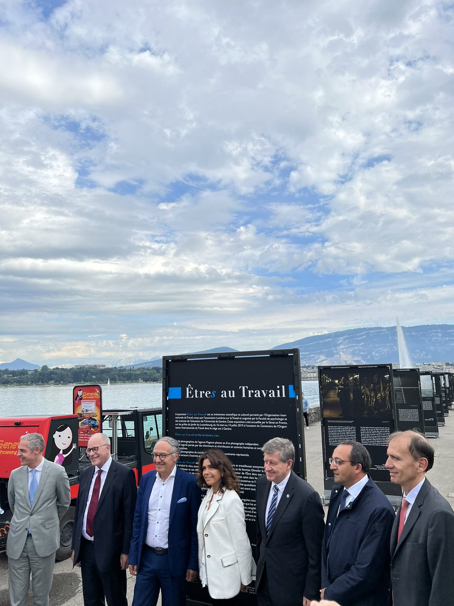 Lumsurletravail's tweet photo. Inauguration aujourd'hui de l'exposition "ÊtreS au travail" à Genève grâce à la collaboration de @UNIGEnews @OITinfo @MagnumPhotos @SELFergonomie ainsi que @FranceenSuisse  mais aussi grâce au soutien de @DataLogFinance , qui ont tous permis de réaliser cette exposition. https://t.co/wH7qRwz899