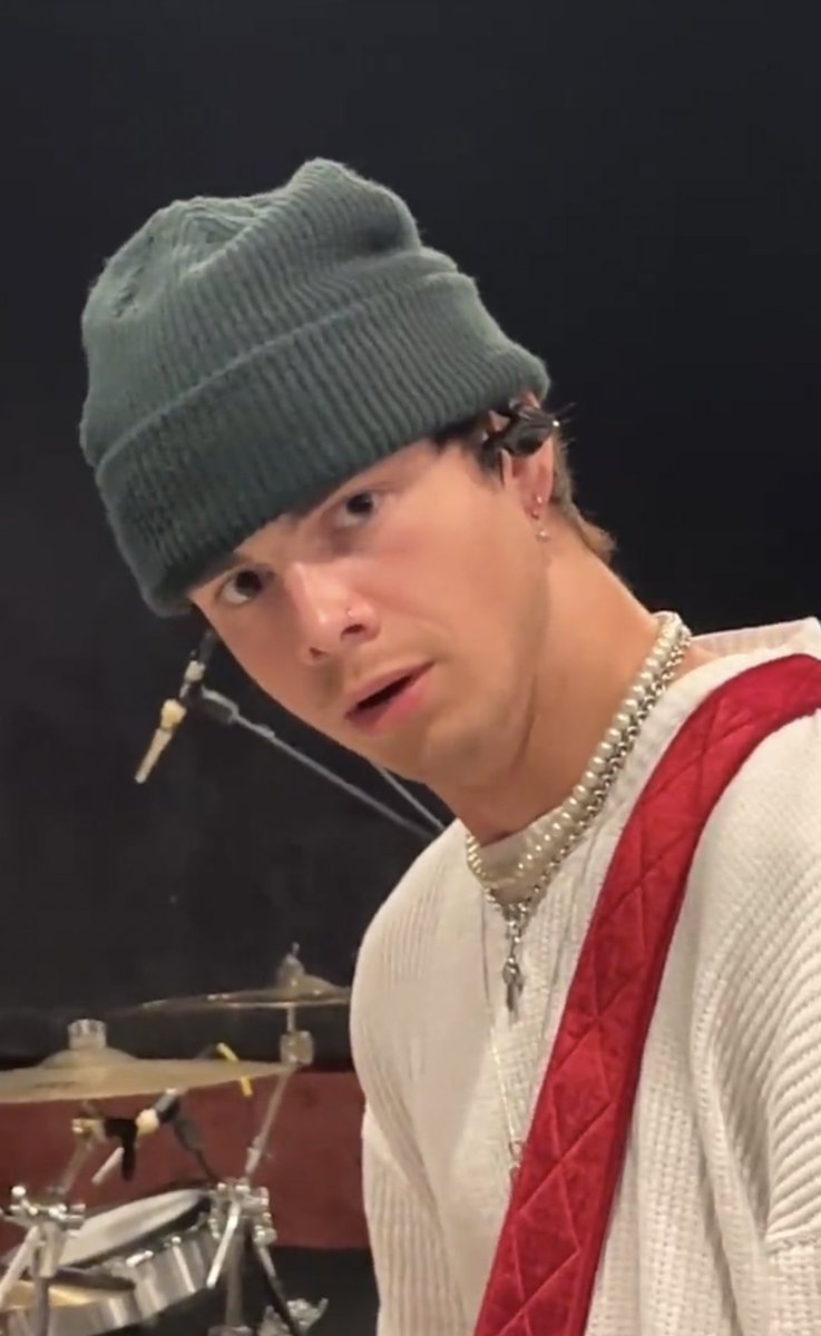 Its_Sierra19's tweet photo. when someone says they didn’t stream hdyls 👁👄👁 @whydontwemusic #HDYLS https://t.co/SpEBAj5qeR