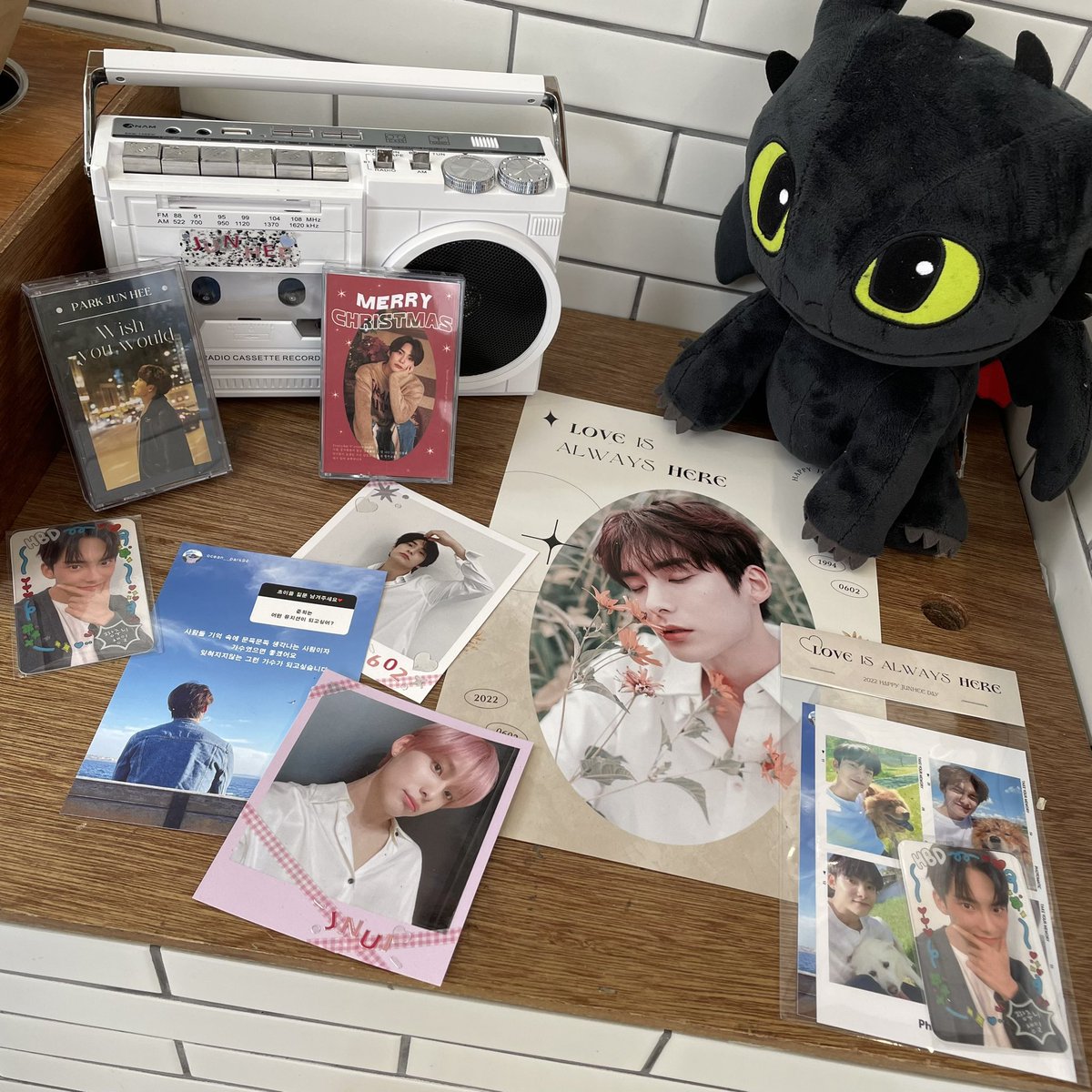 _HYEMINIM's tweet photo. 준희오빠 생일축하해~!❤️‍🔥 꽃이랑 특전들 너무예뻐요ㅠㅠㅠ @UNBOUND602 이벤트 열어주셔서 너무 감사합니다♥️
#사랑은_언제나_준희에게 https://t.co/mXtYp1Ajoa