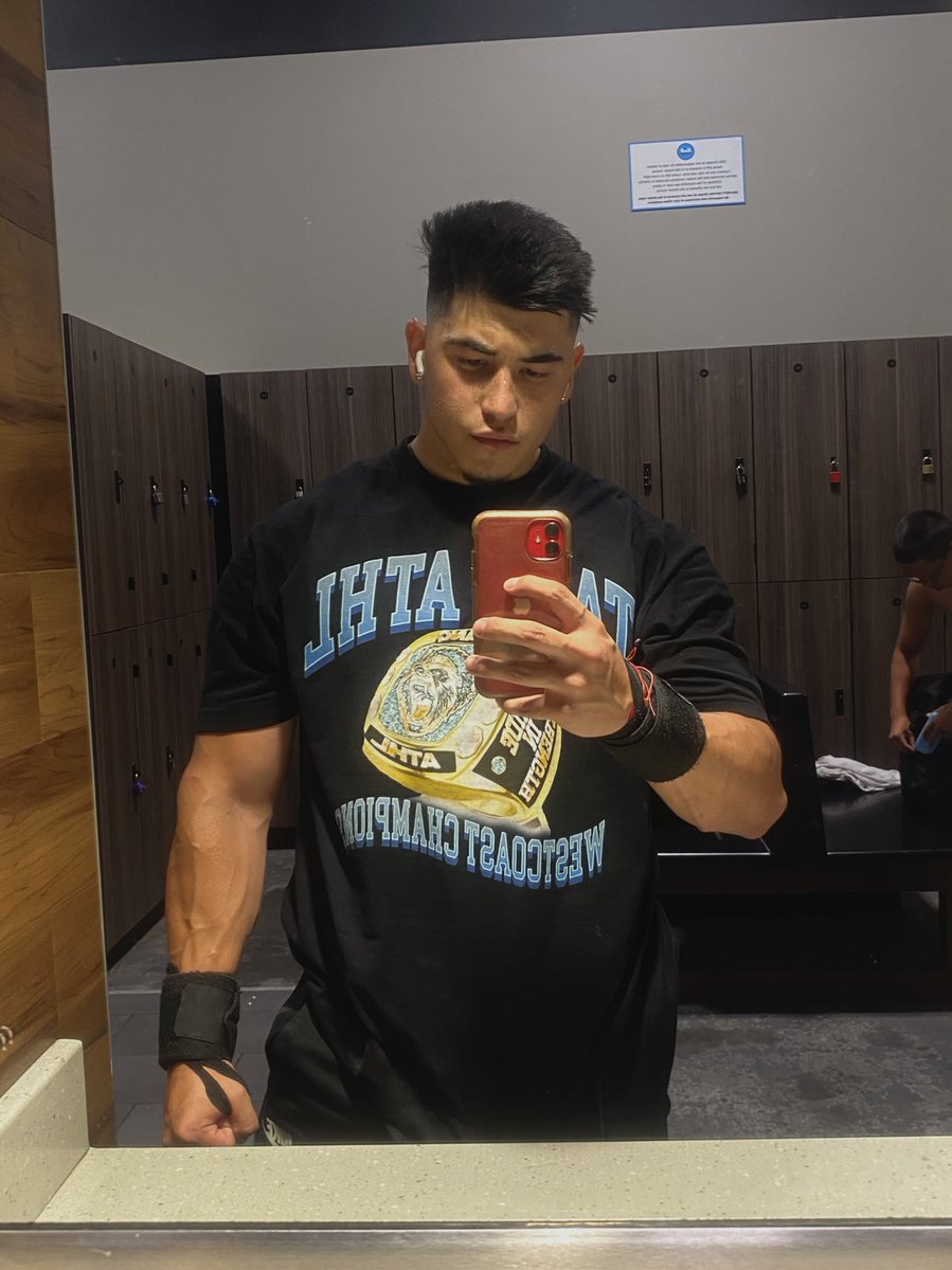 alanoperezz's tweet photo. Pump cover on vs off 💪🏼🩸 https://t.co/zIVHdh3zNR