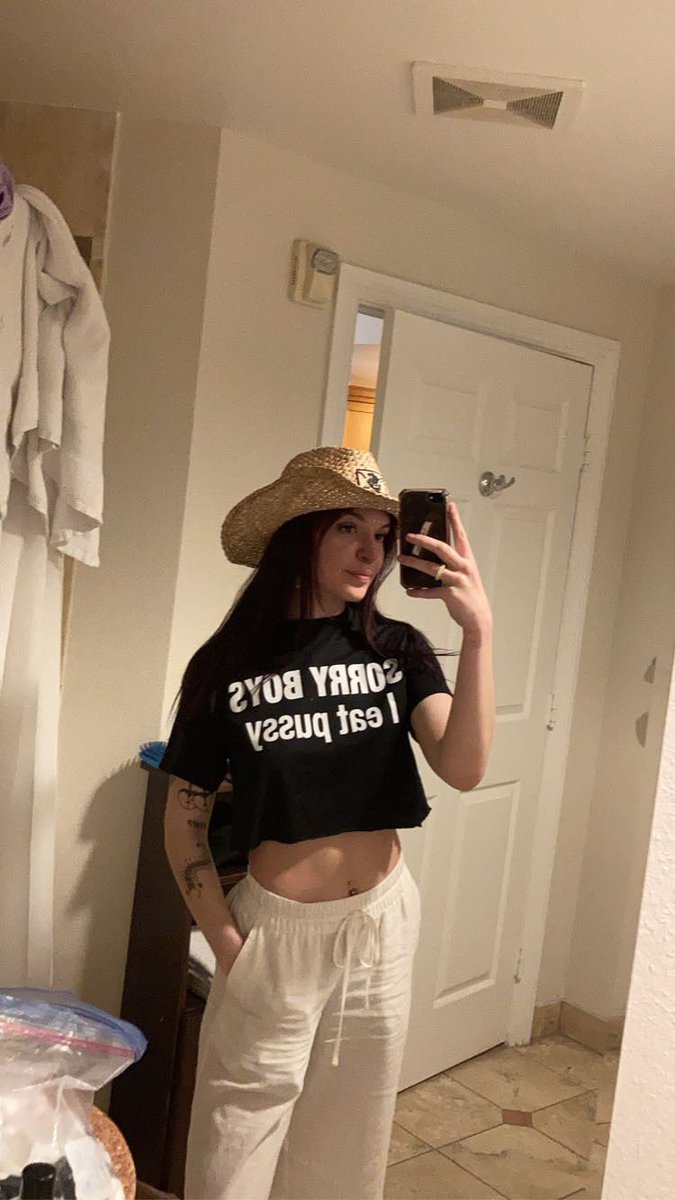 kaylaaamari3's tweet photo. Happy pride month🌈 https://t.co/CjGJuBSJd5