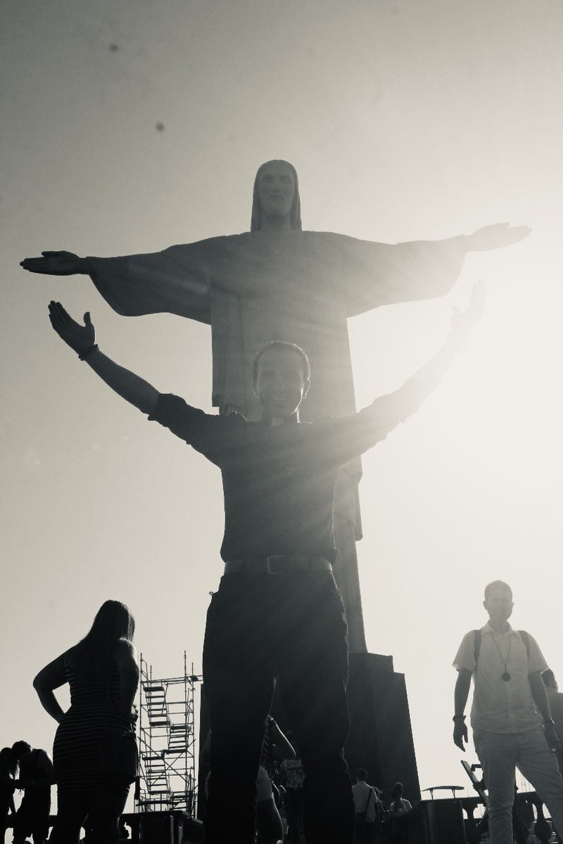 “A evangelização consiste apenas em permitir que o amor passe por nós.” <a href="/EpicocoLM/">Luigi Maria Epicoco</a> #evangelhododia