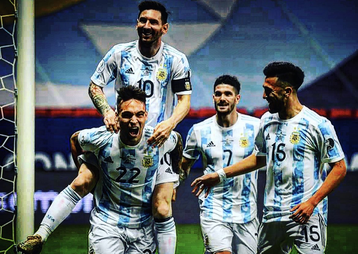 FBiasin's tweet photo. Non ho visto la #finalissma, ma cosรฌ a naso credo che il commento possa essere il solito: #Lautaro, tenerselo strettissimo.
#ItaliaArgentina https://t.co/q1QVh4yAMG
