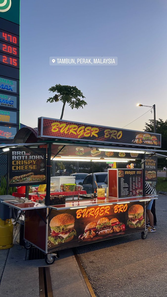 kingarep_'s tweet photo. Salam guys! Pakcik aku tengah cari 3 orang pekerja stall burger.

1) Umur 18tahun ⬆️ 
2) Gaji RM1200-RM1500
3) Tak kisah laki perempuan

Area: Ipoh, Perak

(Son chun, Medan Gopeng) https://t.co/dGQjO1lo1y