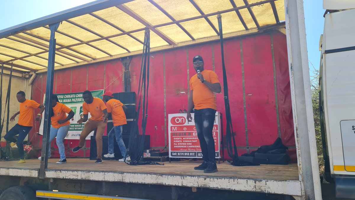 LloydMungoni's tweet photo. 01/06/22
Nutrition Action Zimbabwe (NAZ) mobile roadshow Lutumba and Shambwe Beitbridge district. Message on how to take care of children from 6 to 59 months.  #FourStarDiet , Vitamin A  #foodnutrition 
#Yourmessenger #HumanitarianWork

Powered by @OnPointMedia4 https://t.co/uh5sjxhNSs