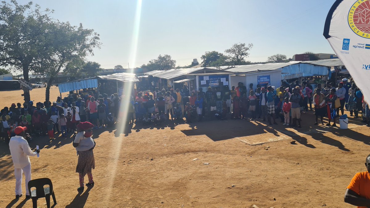 LloydMungoni's tweet photo. 01/06/22
Nutrition Action Zimbabwe (NAZ) mobile roadshow Lutumba and Shambwe Beitbridge district. Message on how to take care of children from 6 to 59 months.  #FourStarDiet , Vitamin A  #foodnutrition 
#Yourmessenger #HumanitarianWork

Powered by @OnPointMedia4 https://t.co/uh5sjxhNSs