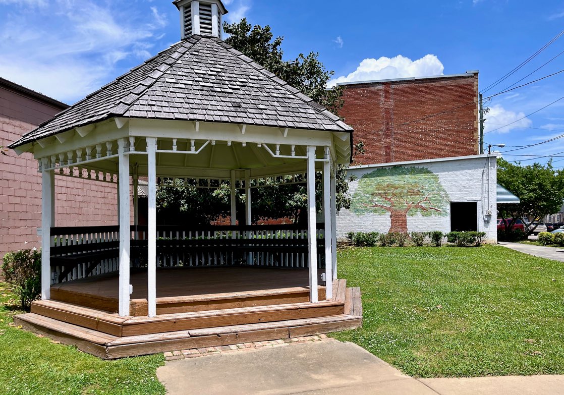 Leeds among four new Main Street Alabama cities al.com/business/2022/…