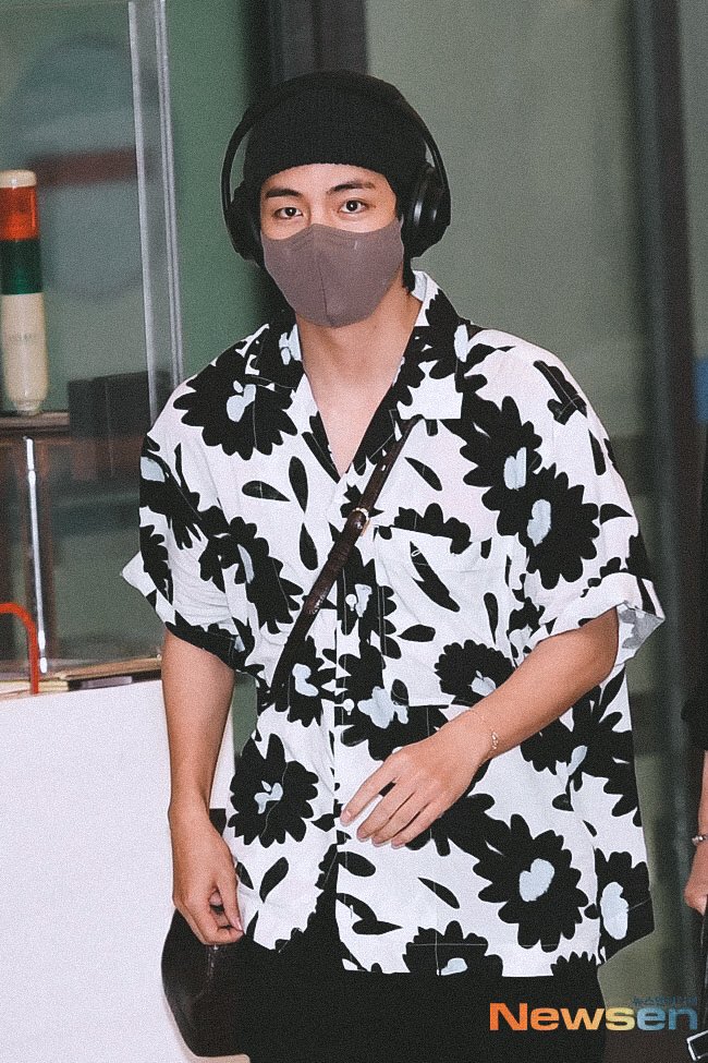 taeteland's tweet photo. welcome home, taehyung 🤍 https://t.co/eG1NMOSnOr