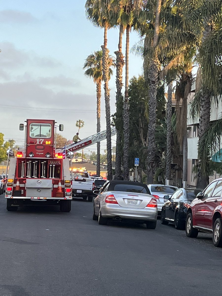 arquieta_e's tweet photo. Firefighters hard at work, street closure on Coronado Ave and 17th St in Long Beach. “An electric transformer blew up and caused a domino effect” a resident explained https://t.co/NjJRBfaHVo