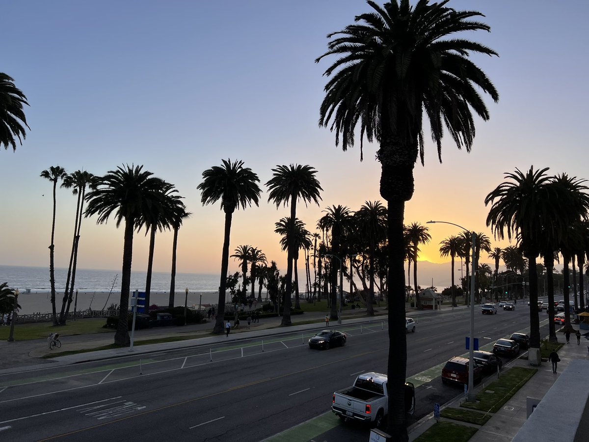 KatieOMace's tweet photo. Ocean Ave., California #oceanviewhotel https://t.co/iOpNTsyo71