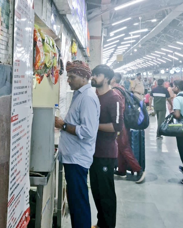 CPRONCR's tweet photo. Crackdown from the highest level...

As the midnight approached, NCR GM Shri Pramod Kumar, disguised as a common passenger and purchased water bottles to check overcharging at Kanpur Central. https://t.co/xdgUMGzGrg