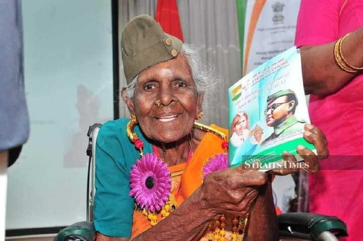 Anjalai Ponnusammy, a veteran of the Indian National Army, passed away.
She was 21 years old when the Japanese invaded Malaya and it was then that she saw the most unusual sights: Indian women marching in uniform.
These women belonged to the Rani of Jhansi Regiment; the Women’s