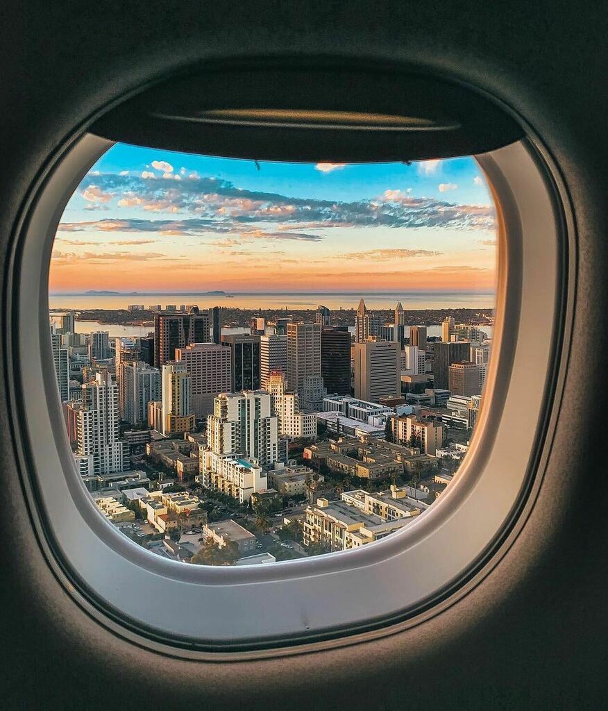 Did you know high-rises built in Downtown are limited to a max of 500 feet tall because of its proximity to San Diego International Airport? 🛫 ↯ Thank you @soli.pop.originals for capturing our favorite view of the Downtown skyline 😎 ↯ Want your photo… instagr.am/p/CeSTZObrjpB/