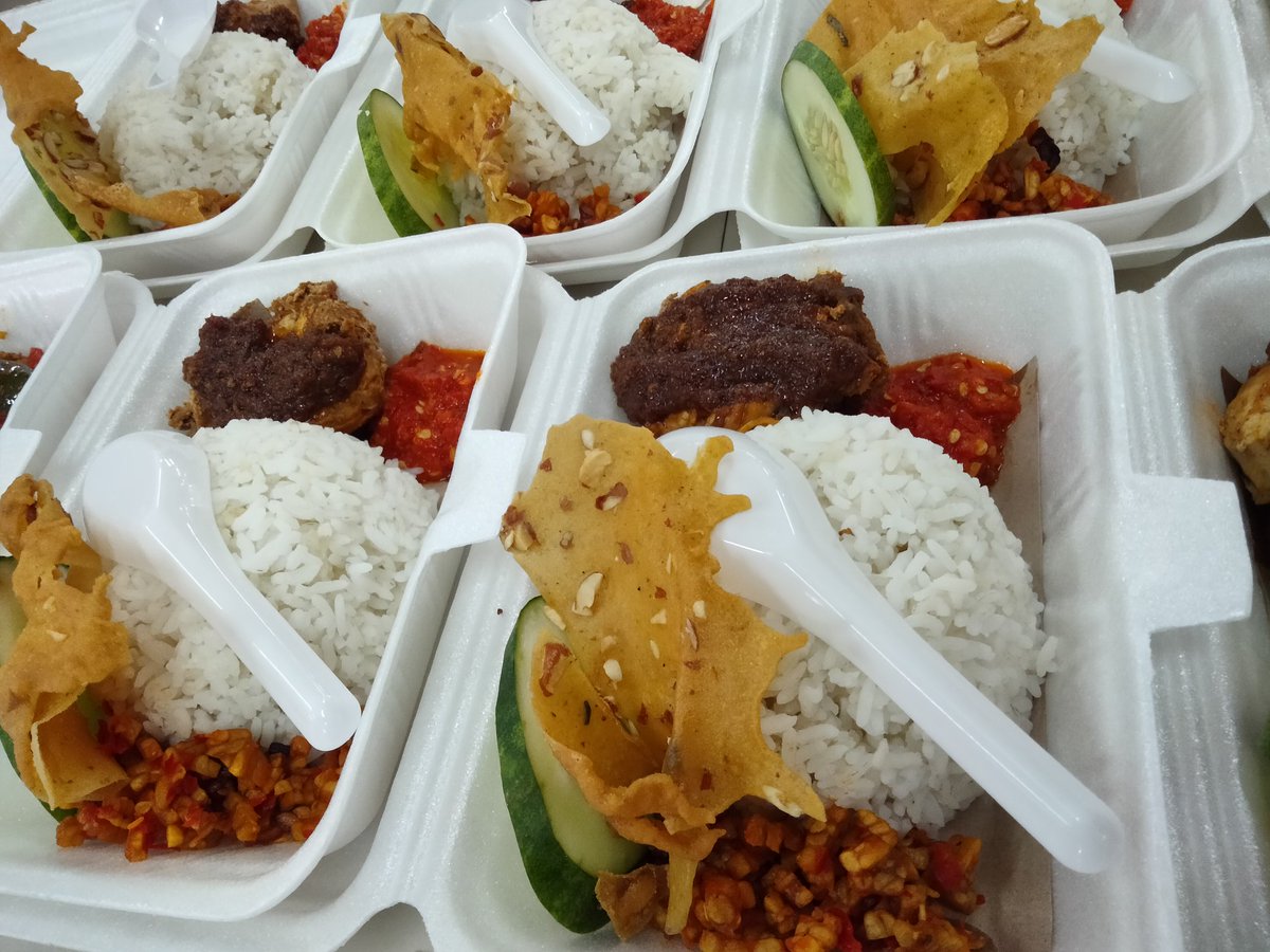 KRafassya's tweet photo. Bismillah
Inshallah bsk ada #SedekahJumat ya tmn2
Utk panti,msjd dan driver online.Inshallah amanah
Blh psn lgsg dilokasi
Nasi Ayam 15k
Nasi Lemak/telur gepuk 13k
@eg_nrs @Mbezz_Syalala @Ritafauzh @Kita_AMLTF @WagimanDeep212_ @bonngbudi @Oleng_YNWA @MercyZheng 
Selamat Hari Kamis https://t.co/WAUHqeD757