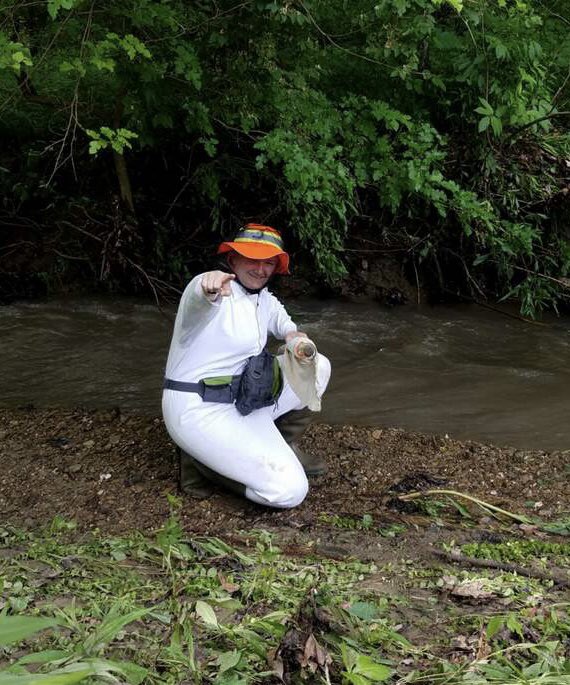 Please welcome our new #tick technicians!

@LaurenRoseUrie (L) a recent <a href="/IllinoisEastern/">Eastern Illinois University</a> EnvBio grad has joined us (&amp; I’m proselytizing vector bio to her!)

<a href="/00maddyy/">Maddy Schafer</a> (R) a <a href="/UofIllinois/">University of Illinois</a> student will be w/us this summer (&amp; hopefully next)!

They’re naturals! How’d I get so lucky?