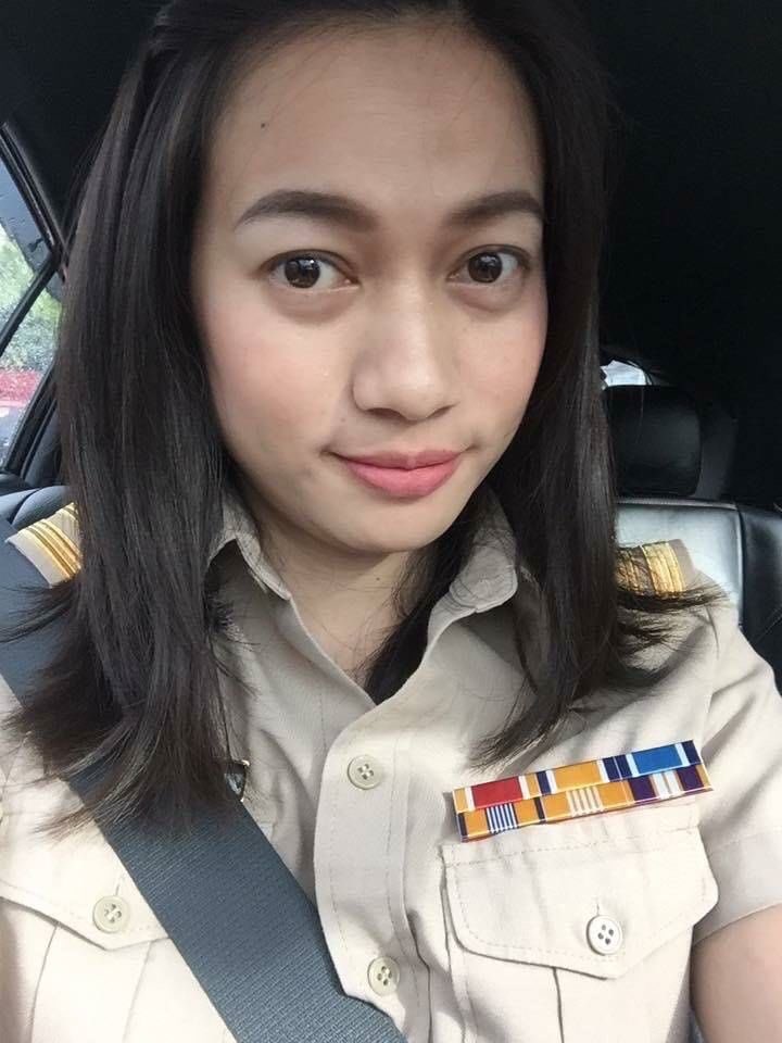 ChanintOak's tweet photo. @UniformGirlz @MooMaliSex คุณครูสายร่าน ผัวไม่อยู่ ของขาด ชอบนัดให้ไปกระแทกหีที่ห้อง ชอบตอนยืนเย็ดหน้ากระจก กระแทกจนรูปผัวล่วงลงมา เธอยังอุตสาห์เก็บขึ้นมาตั้ง กลัวผัวไม่เห็นตอนเมียตัวเอง ยืนแอ่นตูดให้แฟนเก่าซอยหี …เย็ดมันมากคนนี้ บอกเลย ใครรู้จัก หรือเคยเย็ด DM มาคุยกันได้ https://t.co/WtiTh8FsKz