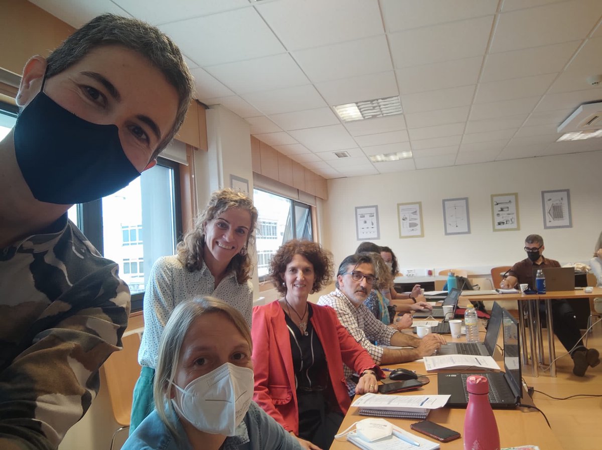 IEOVigo's tweet photo. 👩💼Desde ayer está teniendo lugar en @FundacionCETMAR la XI reunión de coordinación del proyecto @Clean_Atlantic, con la participación de varios compañeros de #IEOVigo
¡Vuelta a la presencialidad después de 2 años! https://t.co/9azif64feX